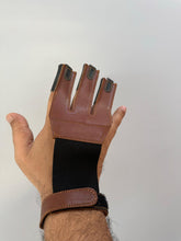 Load image into Gallery viewer, BURNISH ARCHERY SHOOTING LEATHER 3 FINGER GLOVE 100% BURNISH LEATHER Black/Brown