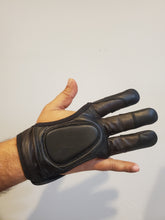 Load image into Gallery viewer, ARCHERY FULL SHOOT SHOOT LEATHER GLOVE TOP QUALITY GLOVE 100% REAL LEATHER (Copy)