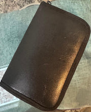 Load image into Gallery viewer, Horse Farrier Tool Changeable 6 piece Hoof Knife Set Cattle Pick Tac Wood Handle Zip Up Wallet