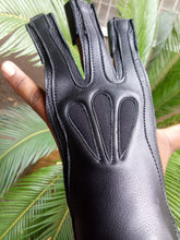 Load image into Gallery viewer, AMERICAN ARCHERY SHOOTING LEATHER GLOVE TOP QUALITY GLOVE 100% REAL LEATHER