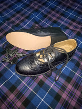 Load image into Gallery viewer, Ghillie Brogues Scottish kilt shoes Real Leather Ghillie Brogue Traditional