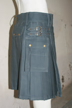 Load image into Gallery viewer, Men Scottish Fashionable Utility Kilt For Men's 100% Cotton Cargo Pockets Kilt Grey