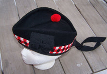 Load image into Gallery viewer, SCOTTISH PIPER HAT 100% PURE WOOL BLACK GLENGARRY DOUBLE DICED HAT