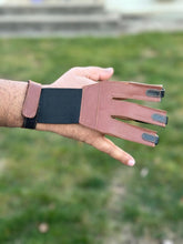 Load image into Gallery viewer, BURNISH ARCHERY SHOOTING LEATHER 3 FINGER GLOVE 100% BURNISH LEATHER Black/Brown