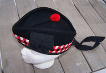 Load image into Gallery viewer, SCOTTISH PIPER HAT 100% PURE WOOL BLACK GLENGARRY DOUBLE DICED HAT
